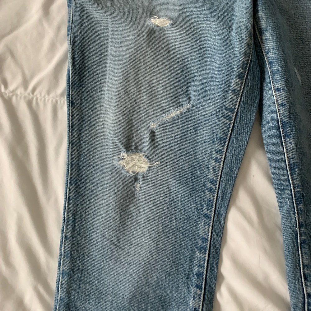 Good American Good Classic Distressed Hi-Rise Jeans - Picture 7 of 10
